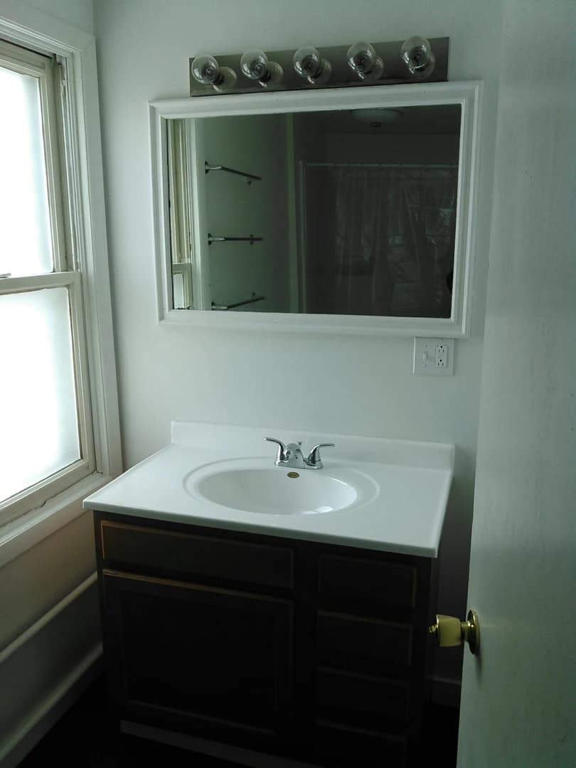 225 Hubbell thumbnail 9