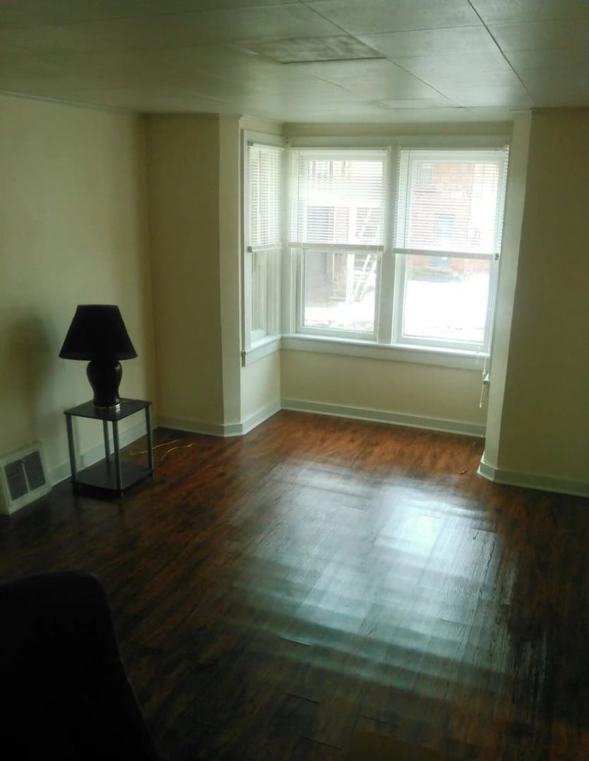 861 W. Franklin thumbnail 3