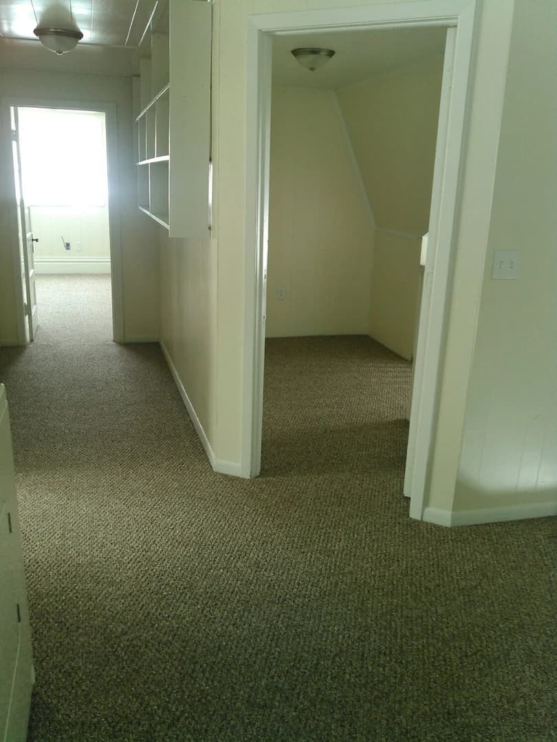 225 Hubbell thumbnail 6