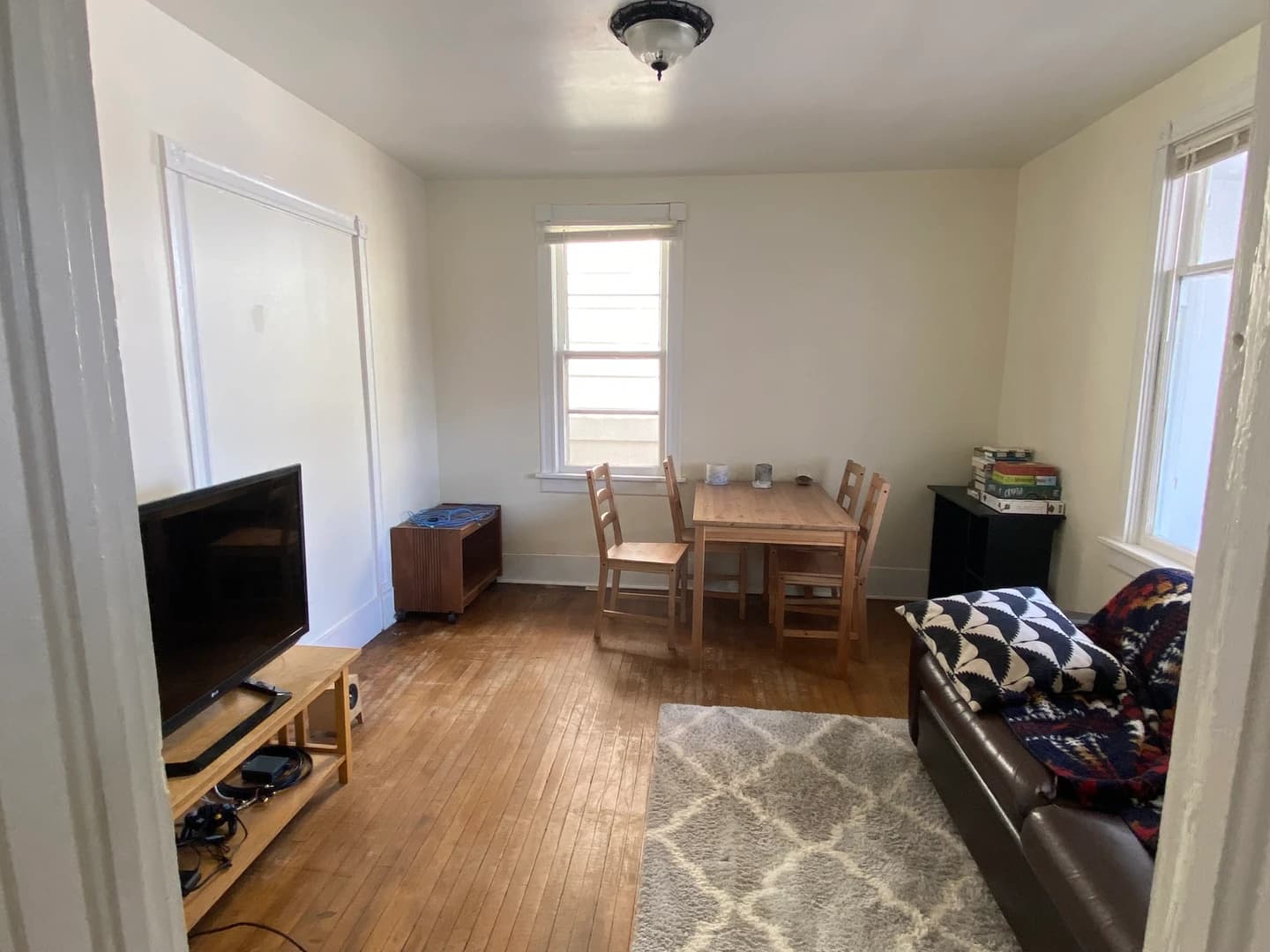 202 Vivian thumbnail 4