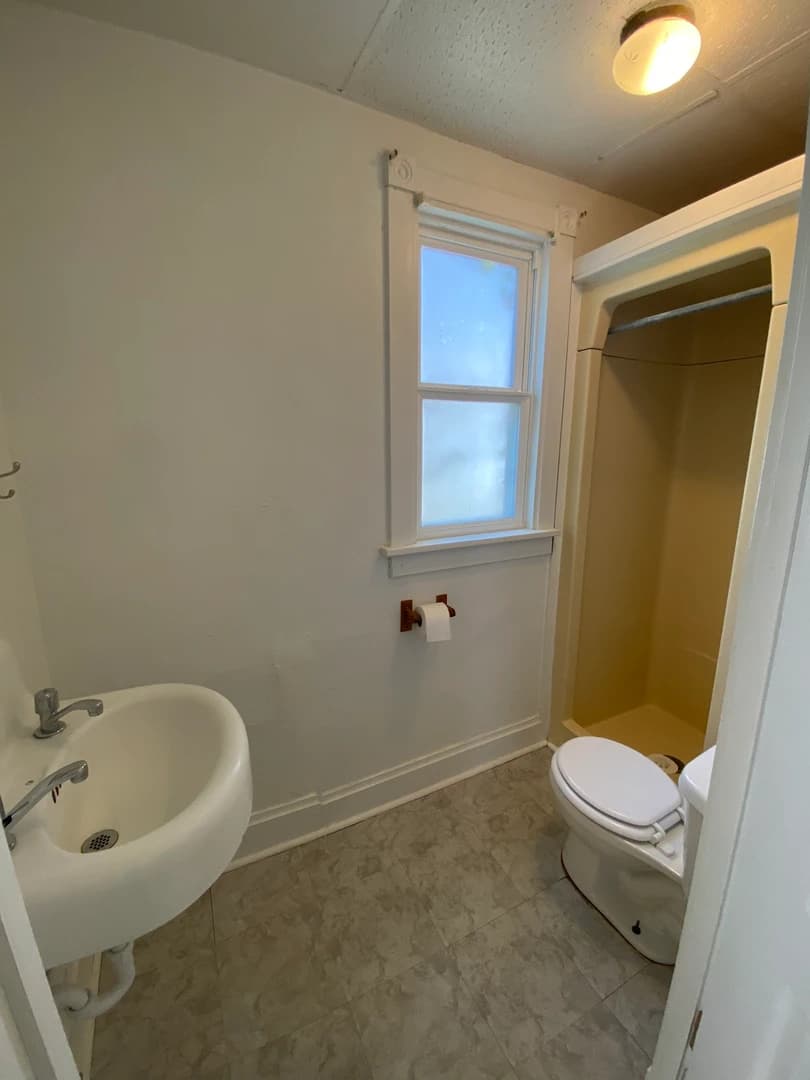 204 Vivian thumbnail 9