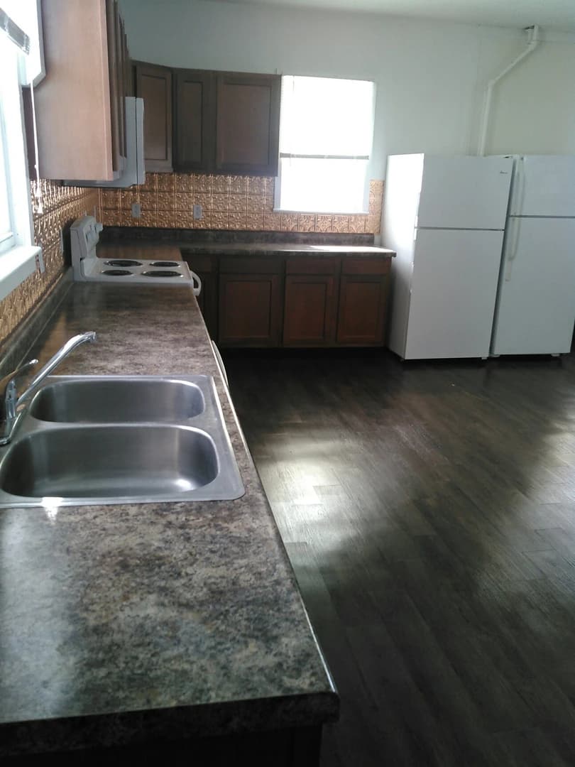 225 Hubbell thumbnail 3