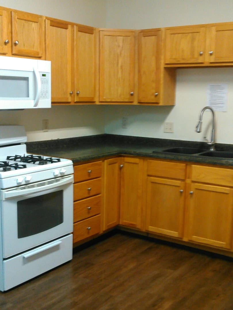 200 Vivian thumbnail 3