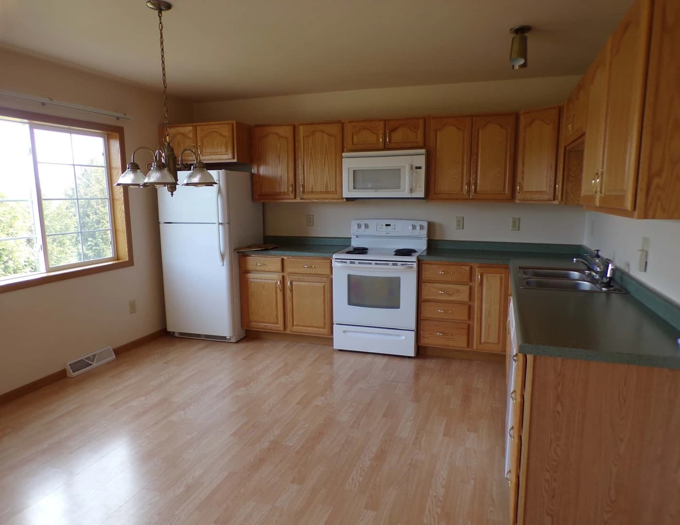 Sandpiper Townhomes thumbnail 2