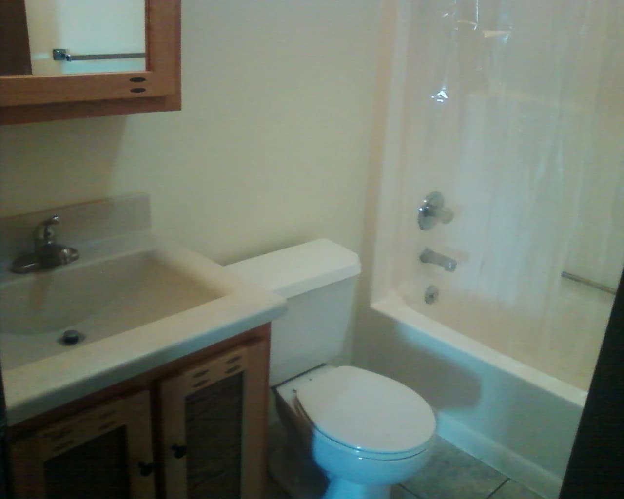 Lakeshore Apartments thumbnail 7