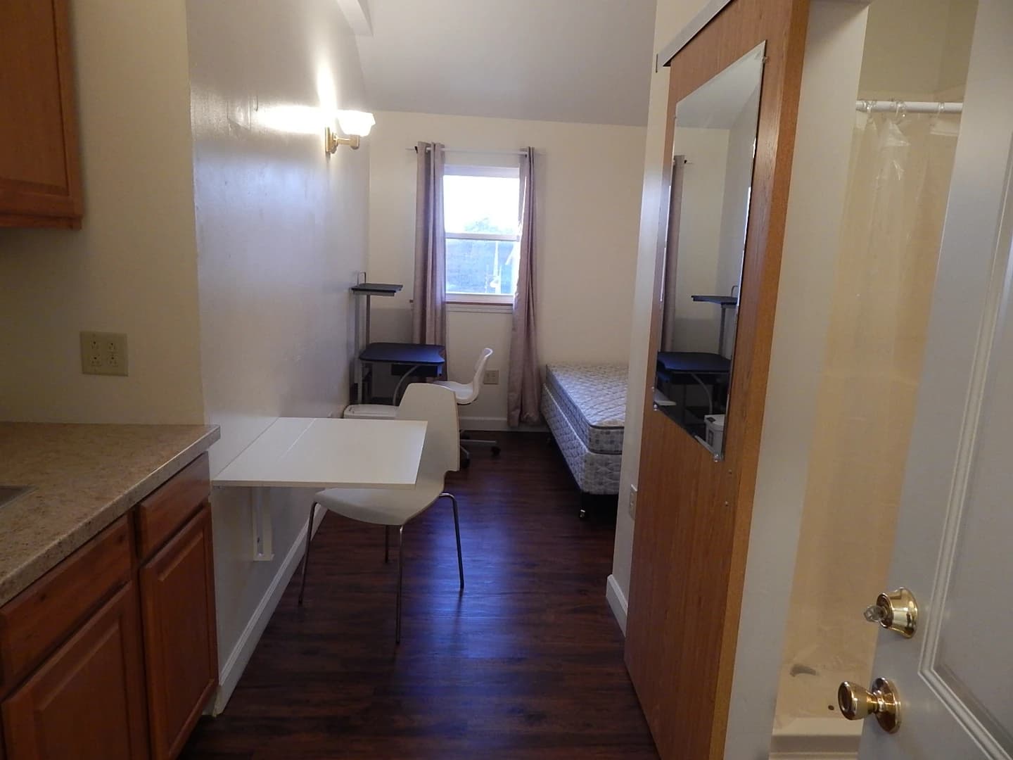 University Suites thumbnail 2